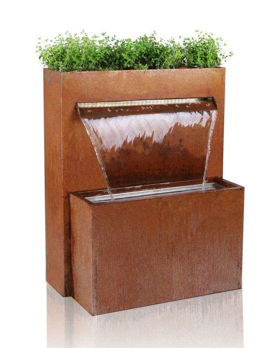 Air Terjun Logam Taman Dengan Tirai Hujan