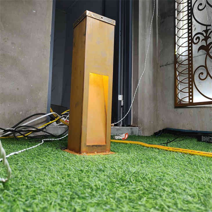 Outdoor Corten Steel Rusty Lamp Bollard Light
